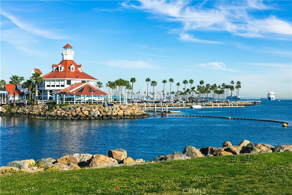 https://media.crmls.org/medias/72f7eeb7-dd61-40f0-8bfe-41bad1761b0b.jpg?preset=X-Large