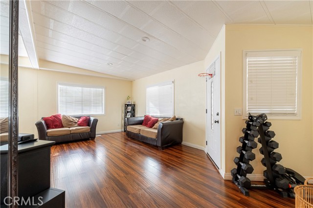 Detail Gallery Image 7 of 26 For 3825 Crestmore Rd #342,  Jurupa Valley,  CA 92509 - 2 Beds | 2 Baths