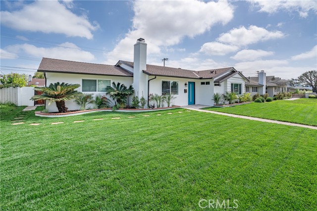 Detail Gallery Image 2 of 40 For 5562 Edinger Ave, Huntington Beach,  CA 92649 - 3 Beds | 2 Baths