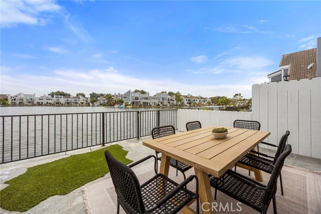 Detail Gallery Image 2 of 59 For 3742 Montego Dr, Huntington Beach,  CA 92649 - 3 Beds | 3 Baths