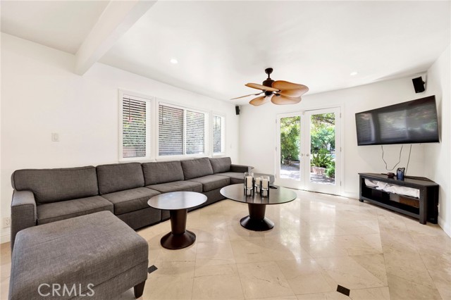 18930 Wells Drive, Tarzana CA: https://media.crmls.org/medias/72f9a9b3-db2a-4fdc-b31d-c517721eefbe.jpg
