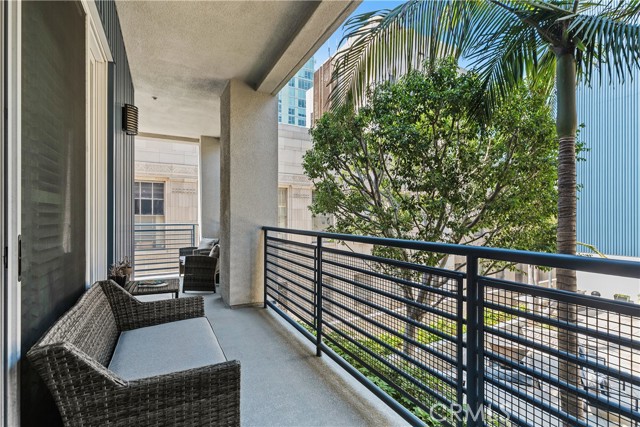 300 E 4th Street, Long Beach CA: https://media.crmls.org/medias/72f9f176-541a-424e-9e7c-64bb1cf9bccc.jpg