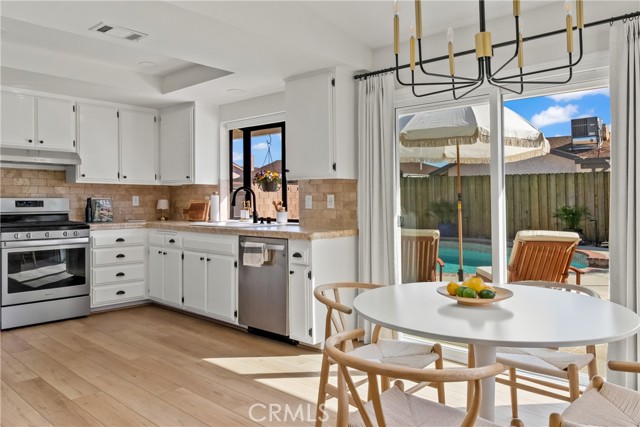 Detail Gallery Image 9 of 40 For 2116 Edam, Lancaster,  CA 93536 - 3 Beds | 2 Baths