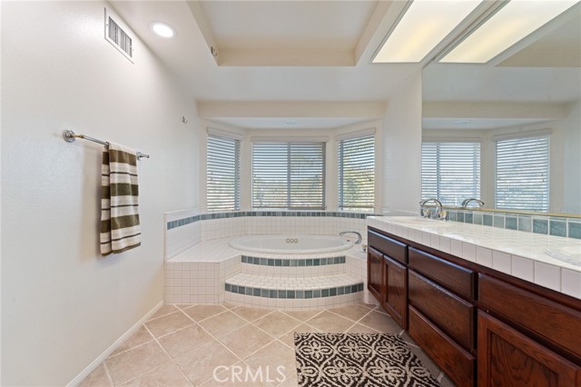 11648 Mariposa Bay Lane, Porter Ranch CA: https://media.crmls.org/medias/72faea01-ab3d-4929-aa46-504ca9704275.jpg