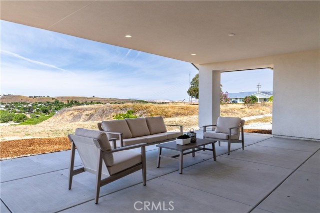 Detail Gallery Image 15 of 64 For 13165 N Bluffs Ct, San Miguel,  CA 93451 - 4 Beds | 2/1 Baths