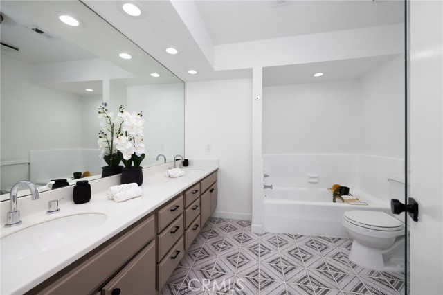 Detail Gallery Image 15 of 31 For 4821 Riverton Ave #2,  North Hollywood,  CA 91601 - 2 Beds | 2/1 Baths
