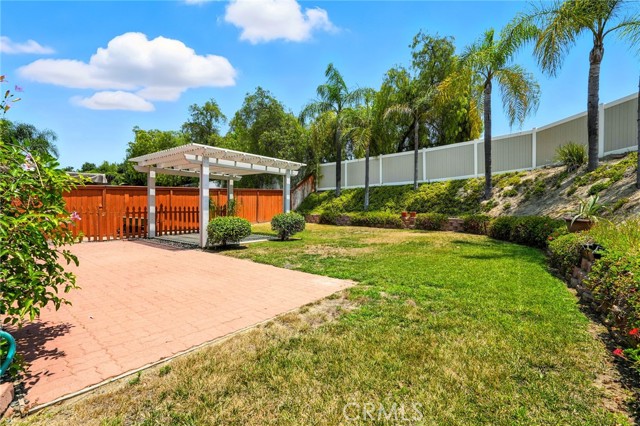 251 Royal Glen Drive, Fallbrook CA: https://media.crmls.org/medias/72fd52ae-66c5-452c-8cea-0272324327e3.jpg
