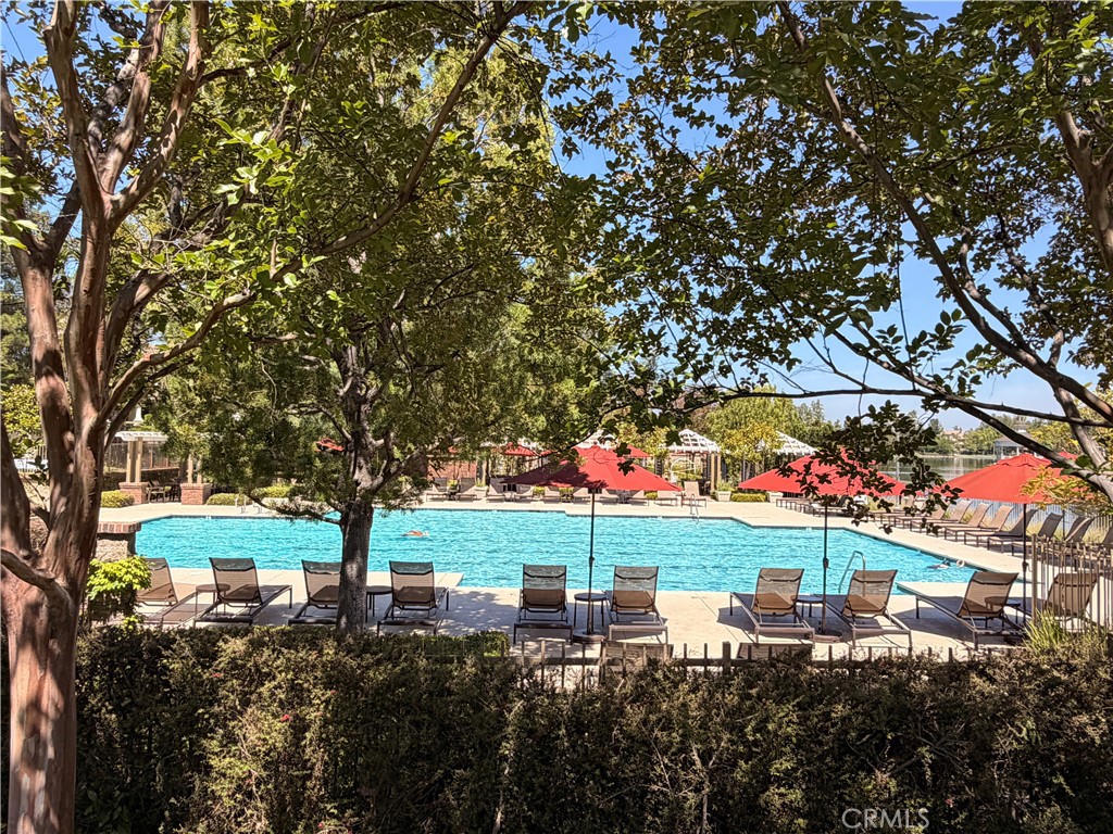 https://media.crmls.org/medias/72fdf144-4250-473b-972c-7786aa884d36.jpg?preset=X-Large