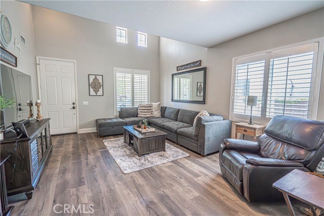 Detail Gallery Image 3 of 24 For 28533 Silverking Trl, Saugus,  CA 91390 - 4 Beds | 2/1 Baths