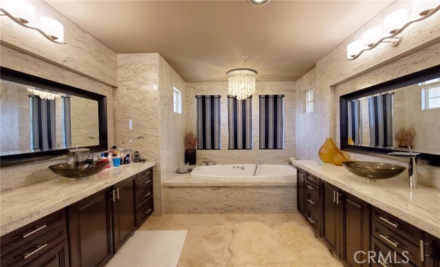 34 Sunset Cove, Newport Coast CA: https://media.crmls.org/medias/72fe975d-eb6f-4562-82f3-22ced8cbb19a.jpg