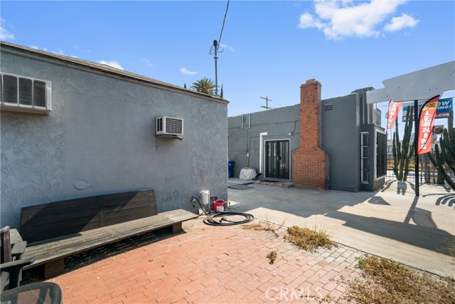 11170 Burbank Boulevard, North Hollywood CA: https://media.crmls.org/medias/72fec3ec-aebe-407f-bbda-081e5d2ea7f0.jpg