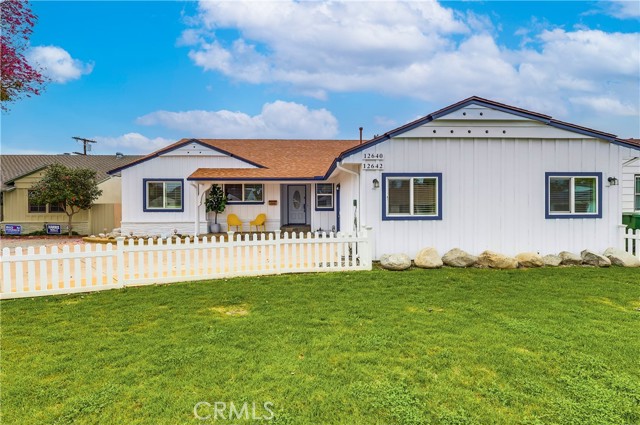 Detail Gallery Image 2 of 30 For 12640 Albers St, Valley Village,  CA 91607 - 6 Beds | 4 Baths