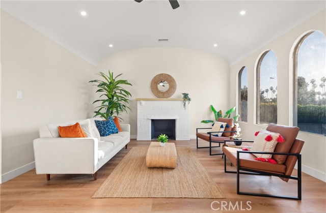 Detail Gallery Image 5 of 37 For 5414 Hillcrest, Los Angeles,  CA 90043 - 3 Beds | 2 Baths