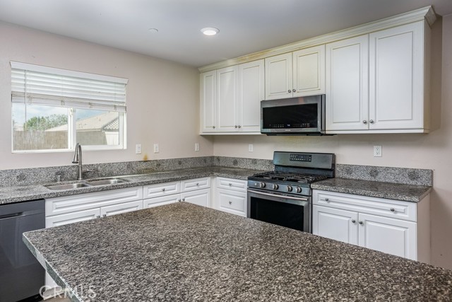 Detail Gallery Image 8 of 28 For 3606 E Avenue J3, Lancaster,  CA 93535 - 4 Beds | 3 Baths
