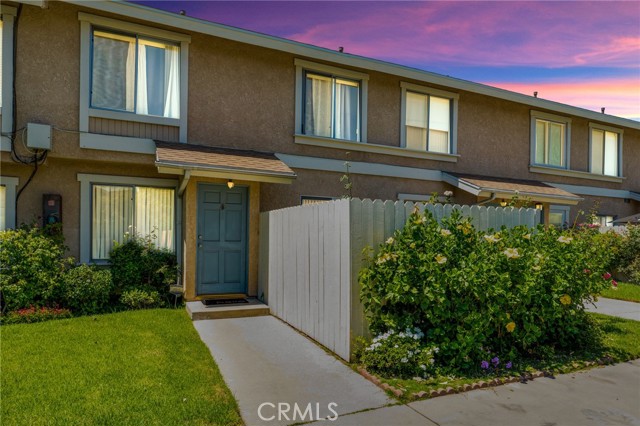 Detail Gallery Image 1 of 1 For 10125 De Soto Ave #22,  Chatsworth,  CA 91311 - 3 Beds | 2/1 Baths