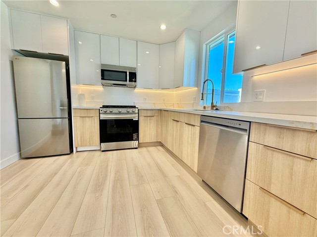 7443 Oakdale Avenue, Winnetka CA: https://media.crmls.org/medias/7301e9c3-6776-43f7-8469-c692725191d0.jpg