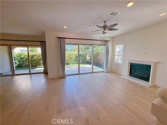 224 Geyser, Irvine CA: https://media.crmls.org/medias/7301f42b-c1a4-434b-9c85-c1abc80d0854.jpg
