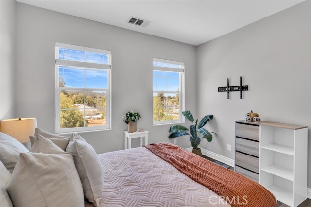 35426 Calle Grande, Lake Elsinore CA: https://media.crmls.org/medias/7302a1a9-4dc0-4040-8d72-42aa8bda570d.jpg