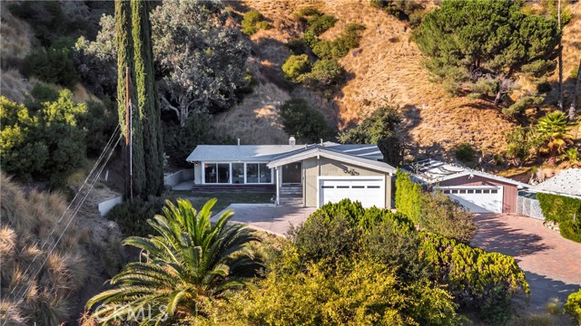 Detail Gallery Image 8 of 46 For 1235 Verdugo Spring Ln, Burbank,  CA 91501 - 3 Beds | 2 Baths