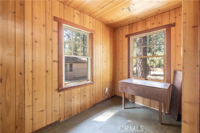 Detail Gallery Image 8 of 25 For 924 W Rainbow Bld, Big Bear City,  CA 92314 - 2 Beds | 1 Baths