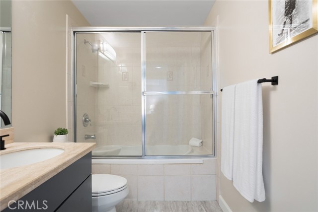 Detail Gallery Image 41 of 49 For 332 S Oxford Ave #105,  Los Angeles,  CA 90020 - 3 Beds | 2 Baths