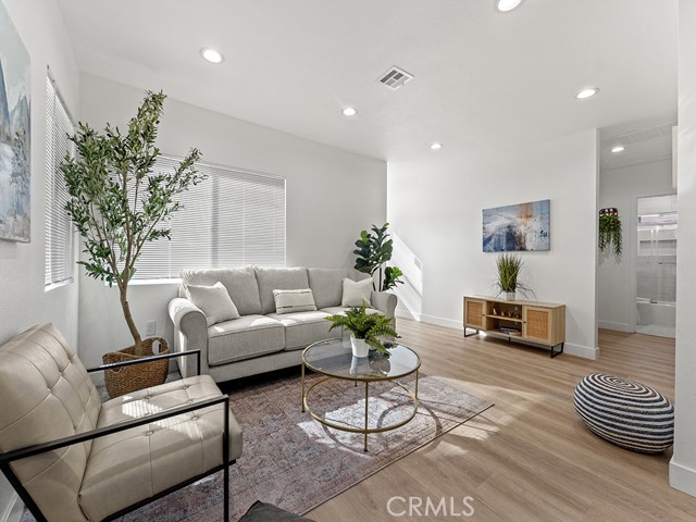 Detail Gallery Image 4 of 13 For 1411 W 7th St, Santa Ana,  CA 92703 - 3 Beds | 2 Baths