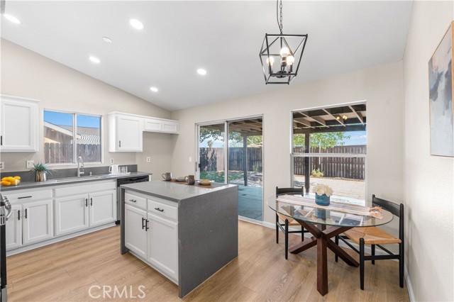 1472 Bedford Avenue, Rosamond CA: https://media.crmls.org/medias/7304e009-f231-4a39-8aba-95f59fd4f9bc.jpg