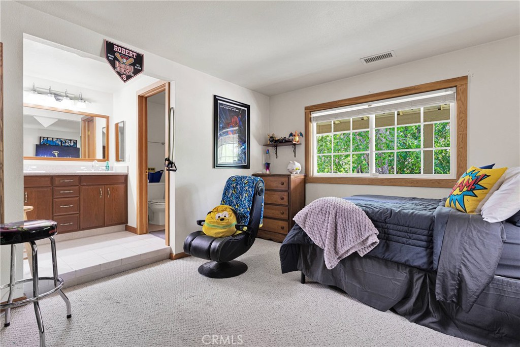 https://media.crmls.org/medias/7304fda9-e560-4ec7-b60c-af16e644d517.jpg?preset=X-Large