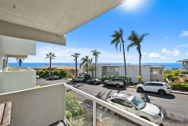 21703 Ocean Vista Dr 201A, Laguna Beach CA: https://media.crmls.org/medias/7305fa9e-3f43-4922-9c34-1e13a78c26fb.jpg