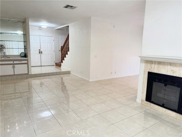Detail Gallery Image 8 of 18 For 18319 Hart St #3,  Reseda,  CA 91335 - 4 Beds | 4 Baths