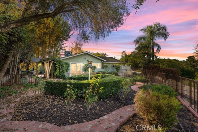 Detail Gallery Image 4 of 70 For 1670 Marion Rd, Redlands,  CA 92374 - 4 Beds | 3 Baths