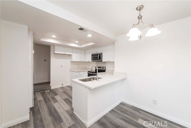 Detail Gallery Image 4 of 33 For 2518 Greenwich Dr, Fullerton,  CA 92833 - 3 Beds | 2 Baths