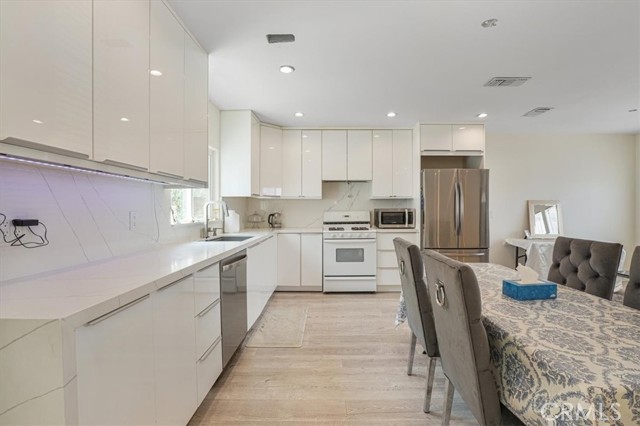 18352 Bessemer Street, Tarzana CA: https://media.crmls.org/medias/7308db48-d706-4001-a4cb-fa1e3a90e8d1.jpg