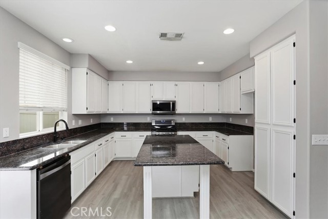 Detail Gallery Image 11 of 43 For 11238 Picard Pl, Beaumont,  CA 92223 - 4 Beds | 3/1 Baths