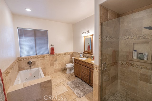 Detail Gallery Image 20 of 29 For 4970 Kester Ave #11,  Sherman Oaks,  CA 91403 - 2 Beds | 2/1 Baths