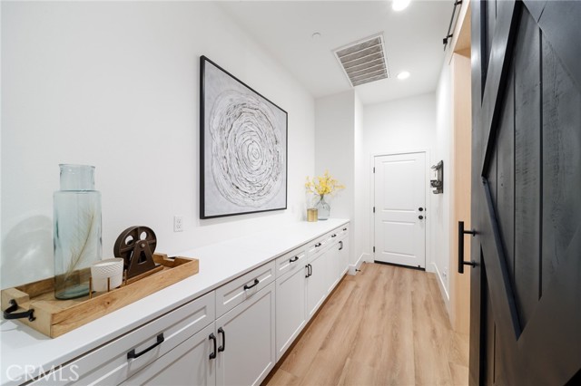 17042 Meteor Way, Riverside CA: https://media.crmls.org/medias/730952f3-e723-4889-91a8-572a403dab05.jpg