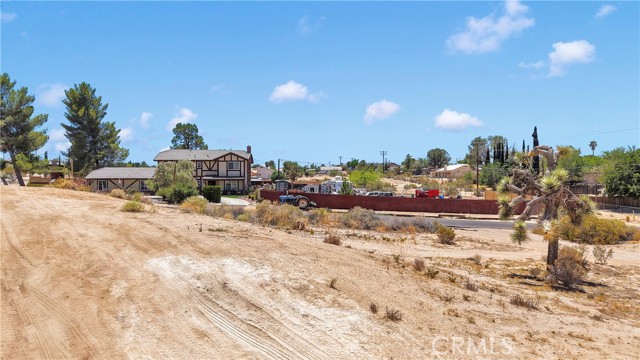 Detail Gallery Image 12 of 13 For 18924 Symeron Rd, Apple Valley,  CA 92307 - – Beds | – Baths