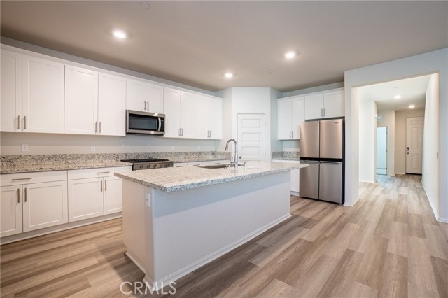 Detail Gallery Image 9 of 22 For 19508 Hanging Rock Rd., Lake Elsinore,  CA 92532 - 3 Beds | 3 Baths