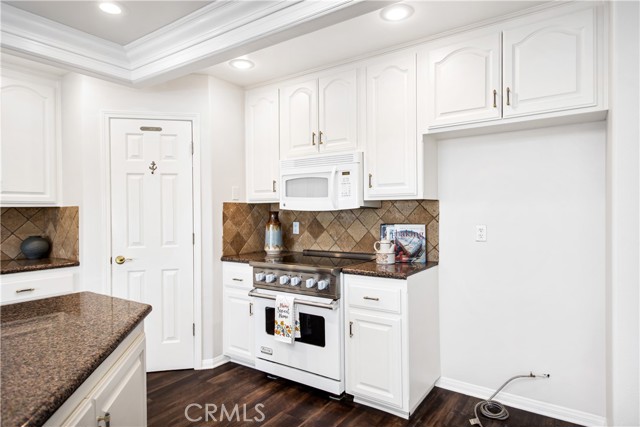 Detail Gallery Image 27 of 56 For 30248 White Wake, Canyon Lake,  CA 92587 - 3 Beds | 2/1 Baths