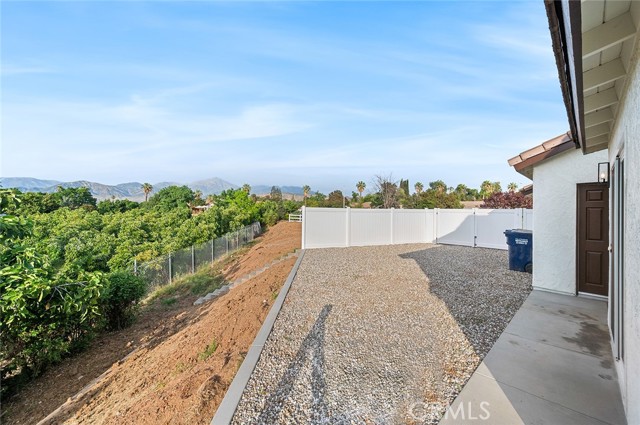 1563 Gary Lane, Redlands CA: https://media.crmls.org/medias/730b5aea-4e16-46b2-b807-d30544dba88b.jpg