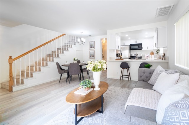 Detail Gallery Image 3 of 36 For 1126 W 228th St #31,  Torrance,  CA 90502 - 3 Beds | 3 Baths