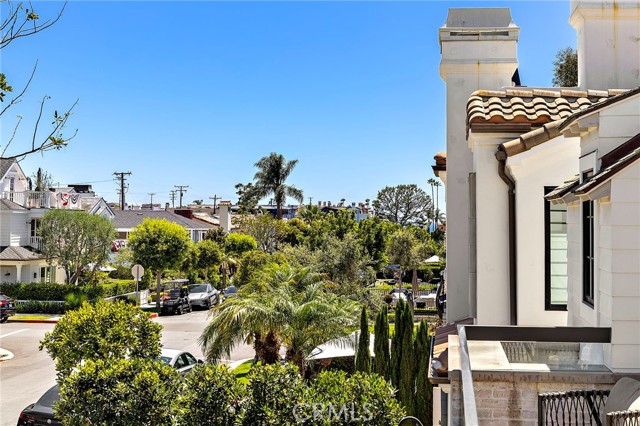 Detail Gallery Image 41 of 49 For 509 Carnation, Corona Del Mar,  CA 92625 - 3 Beds | 3/1 Baths