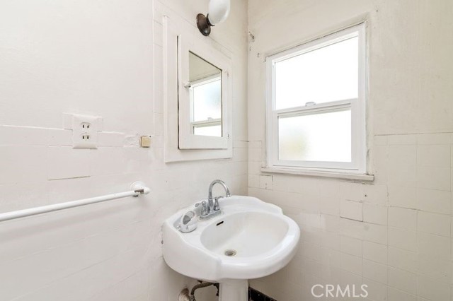 329 N Bushnell Avenue, Alhambra CA: https://media.crmls.org/medias/730d70c8-a208-46d9-aeb1-9a5108a7cfa5.jpg