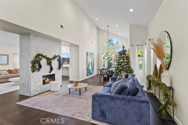 12 Tierra, Laguna Hills CA: https://media.crmls.org/medias/730df210-d0c2-480b-94fb-17abdd546109.jpg