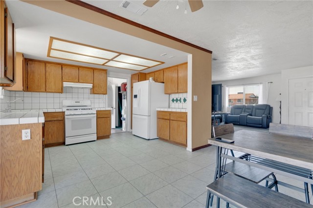 Detail Gallery Image 10 of 22 For 21867 Jelan Ave, Apple Valley,  CA 92307 - 3 Beds | 2 Baths