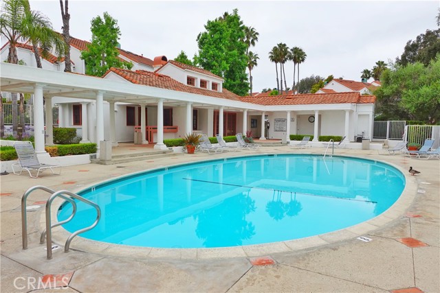 7262 Yellowtail Dr, Huntington Beach CA: https://media.crmls.org/medias/730f1f68-bfc3-4d8c-b130-2d8040c80f2f.jpg