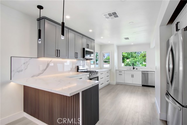 Detail Gallery Image 8 of 29 For 4061 Maplewood Pl, Riverside,  CA 92506 - 3 Beds | 2 Baths