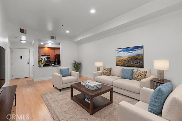 525 S Berendo Street, Los Angeles CA: https://media.crmls.org/medias/730f63e3-b383-45ac-b355-eff1b5f3dba8.jpg