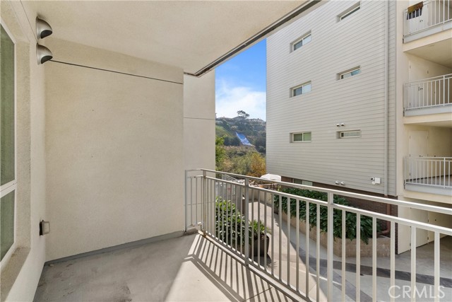 Detail Gallery Image 5 of 17 For 12655 Bluff Creek Dr #204,  Playa Vista,  CA 90094 - 2 Beds | 2 Baths