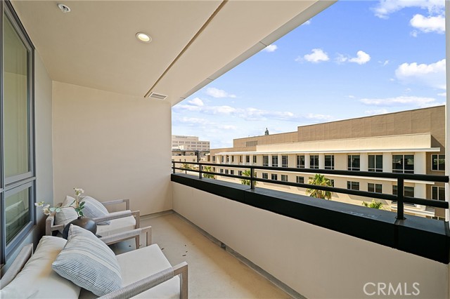 39 S Los Robles Avenue, Pasadena CA: https://media.crmls.org/medias/730fd6c0-cc1c-4c32-85bf-e98271db9fb4.jpg